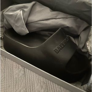 Balenciaga (37) chunky logo slide black